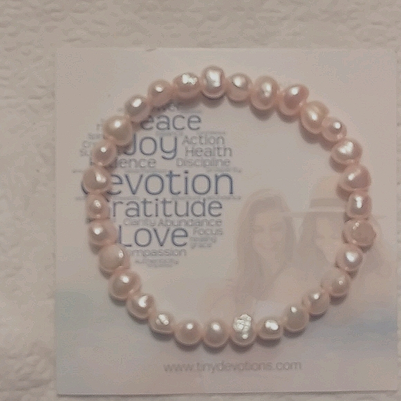 Tiny Devotions Freshwater Pink Pearl Bracelet - Picture 3 of 8